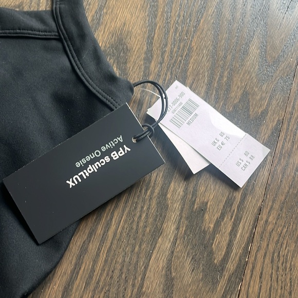 Abercrombie & Fitch YPB Sculptlux Active Onesie (M) FINAL SALE - Picture 2 of 3